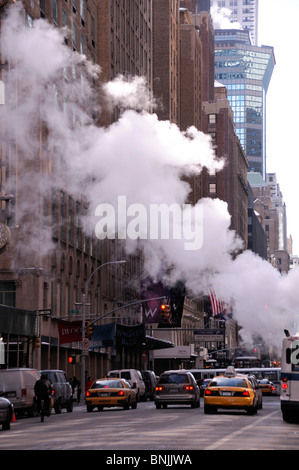 Vapeur d'hiver 3e Avenue Manhattan New York USA Street Ville trafic urbain américain voyage Banque D'Images