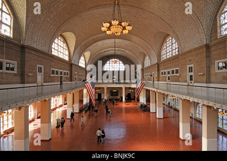 Prix registre Ellis Island National Monument New York USA voyage intérieur ville immigrants urbains américains Banque D'Images