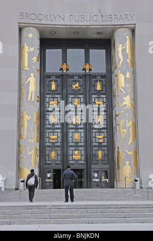 La Bibliothèque publique de Brooklyn Brooklyn New York USA voyage ville entrée escalier urbain américain Banque D'Images