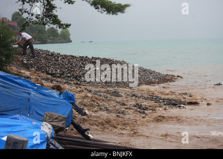 Oberland bernois Suisse tempêtes orages roseaux supérieur-Bach d'inondation d'assurance assurance en pierre nature eau envahi Banque D'Images