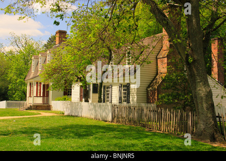 Maisons d'époque et des magasins dans la zone historique, Colonial Williamsburg, Virginia, USA Banque D'Images