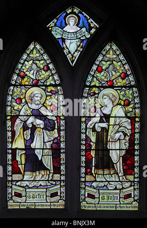 Un vitrail représentant des Saints Pierre et Jean l'Evangéliste, Église Paroissiale de St Jacques le Majeur, Snitterfield Banque D'Images