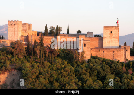 L'Alcazaba au palais de l'Alhambra vue depuis le belvédère de saint Nicolas à Grenade andalousie espagne Europe Banque D'Images