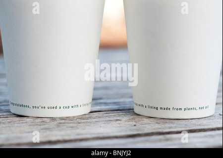 Jetables en plastique biodégradable thé tasse Banque D'Images