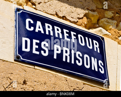 Plaque de rue en émail bleu français 'Carrefour des Prisons - France. Banque D'Images