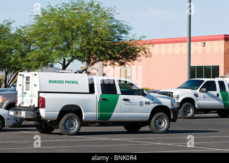 Les camionnettes sont modifiés pour utilisation dans le désert par le US Border Patrol dans le secteur de Tucson. Banque D'Images