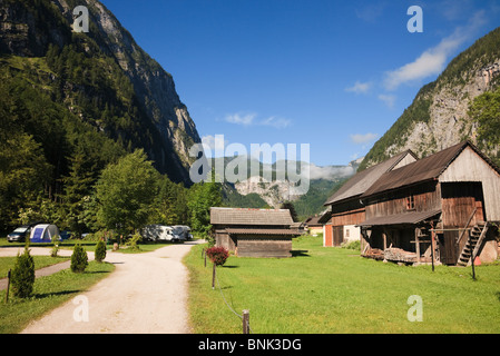 Hallstatt, Salzkammergut, Autriche, Europe. Camping et afficher le Echerntal Valley Banque D'Images