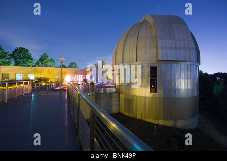 Télescope et à l'Observatoire de dômes Chabot et Science Center à Oakland, CA. Banque D'Images