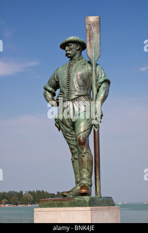 Le Passeur statue, l'un des monuments de Balatonfured Hongrie Banque D'Images