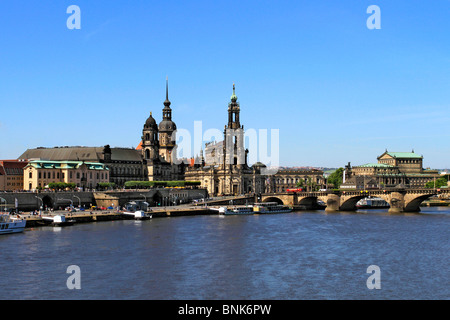 Vue sur la vieille ville baroque avec le Bruehlsche Terrassen terrasses, Dresde, Saxe, Allemagne Banque D'Images