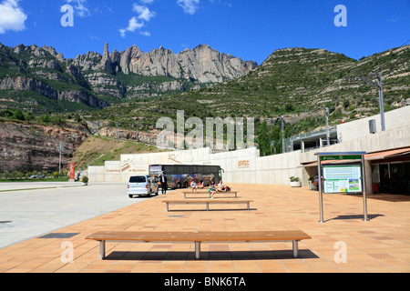 La gare de Montserrat (montagne dentelée) à l'ouest de Barcelone, en Catalogne, Espagne. Banque D'Images