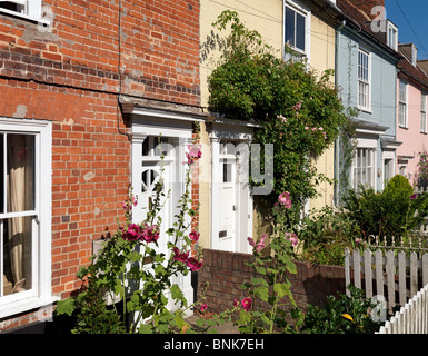 Cottages avec terrasse en juillet à Mistley du north Essex Banque D'Images