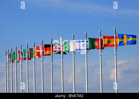 Drapeaux des pays qui ont perdu les citoyens en accident de vol TWA 800 Smith Point Park Long Island NY Banque D'Images