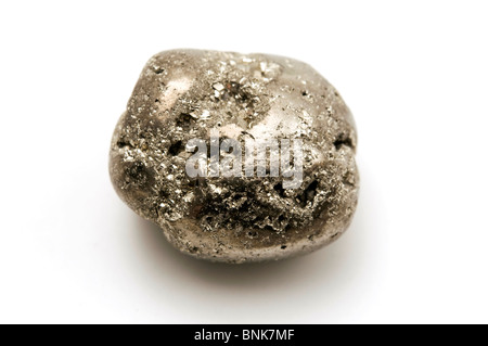 La pyrite sur fond blanc Banque D'Images