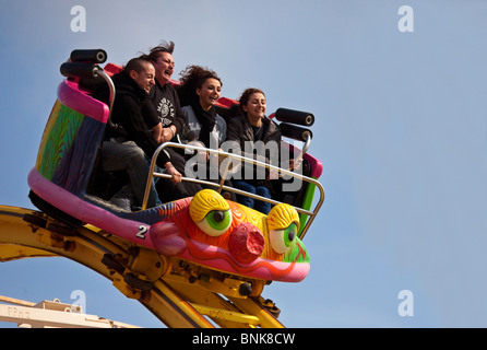 Roller Coaster sur pier Brighton England UK Banque D'Images