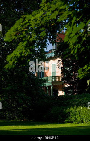 L'un des chalets Napoléon III à Vichy (Allier - France). Un des chalets Napoléon III à Vichy (Allier - France). Banque D'Images