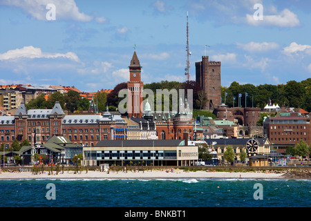 La ville de Helsingborg Suède city beach plage mer construction tourisme voyage locations de vacances Banque D'Images