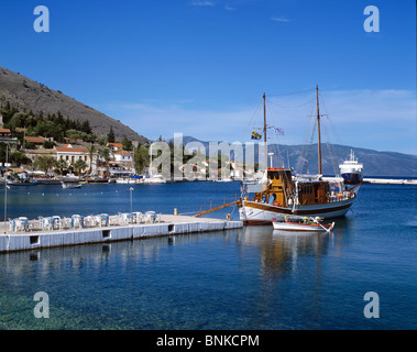 Harbourside sur le pittoresque village de pêcheurs d'Agia Effimia sur Kefalonia Banque D'Images