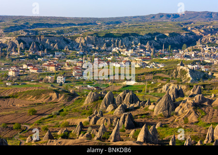 Vue aérienne de l'air en montgolfière sur la Cappadoce, Turquie Banque D'Images