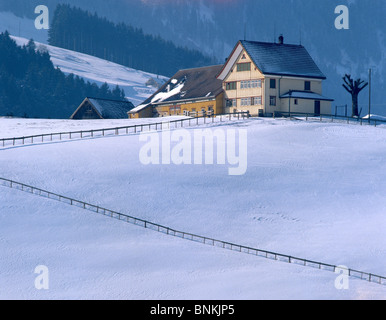 Suisse hiver neige paysage de neige paysage ferme Schwende canton Appenzell Rhodes-Intérieures Appenzell hut fence Banque D'Images