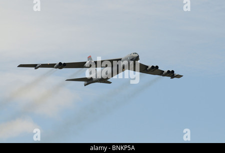 B 52 bombardiers en vol sur le sud de l'Angleterre Banque D'Images