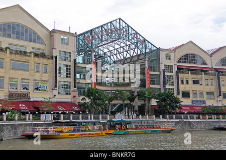Rivière Singapour croisière Bateau à Clarke Quay et Riverside Point à Clarke Quay, Singapour river Banque D'Images