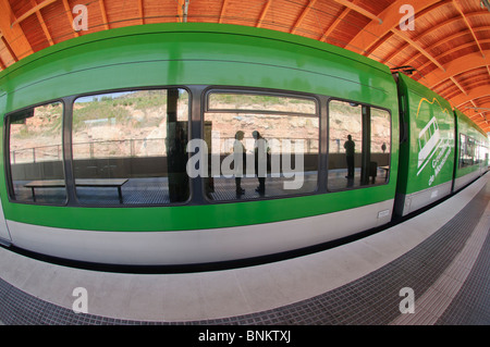 Train à crémaillère entre Monistrol et le sanctuaire de Montserrat, Espagne Banque D'Images