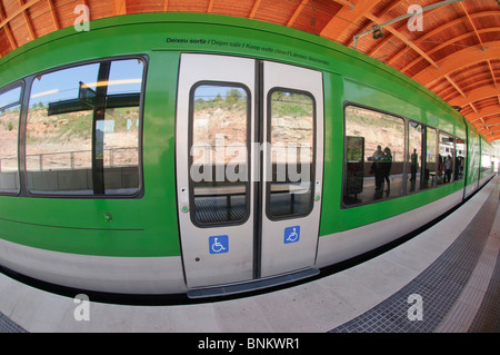 Train à crémaillère entre Monistrol et le sanctuaire de Montserrat, Espagne Banque D'Images