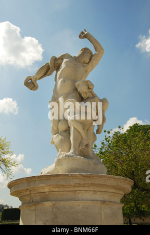 L' homme et sa Misere par Jean Baptiste Hugues dans les jardins des Tuileries Paris France Banque D'Images