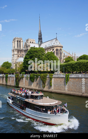 Europe France Paris Notre Dame Notre Dame de Paris Seine Seine River Embankment rivières Berges Riverside Banque D'Images