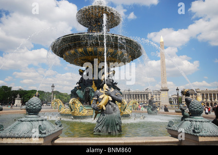Fontaine à la place de la Concorde Paris France Banque D'Images