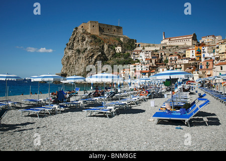 Italie Calabre Scilla Skylla Province de Reggio Calabria Viola Coast Détroit de Messine Détroit de Messine plage plage de baignade Banque D'Images