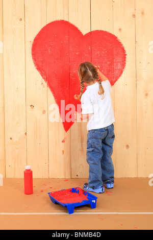 Tablette tablettes Conseil conseils mur en bois fille amour parental pinceau color chance bonheur coeur coeur bois forme mur en bois Banque D'Images