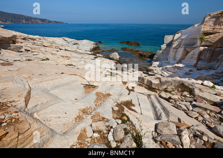 Visible des boutures dans une ancienne carrière de marbre de l'île de Thassos, en Grèce. Banque D'Images