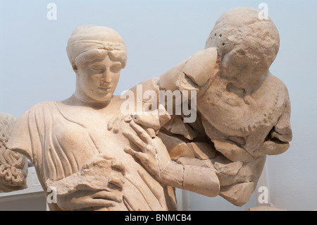 Détail de l'Daidameia à partir de l'ouest fronton du Temple de Zeus à Olympie. Banque D'Images