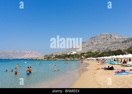 Plage de Pefkos, près de Lindos, Lardos Bay, Rhodes, Grèce Banque D'Images