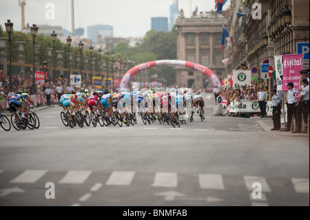 Tour de France 2010, le Peloton arrive à Paris, dernière étape, Rue de Rivoli Banque D'Images