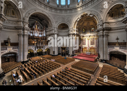 Berliner Dom. Cathédrale de Berlin. Vue de l'intérieur, sur l'autel et l'orgue, vue depuis la galerie, Mitte, Berlin, Germany, Europe Banque D'Images