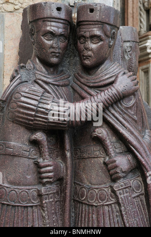 Venise. L'Italie. C 4ème Portrait de la sculpture de porphyre quatre Tetrarchs (détail) sur l'extérieur de la Basilique St Marc. Banque D'Images