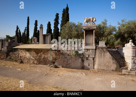 Au sommet de la sculpture Bull tombe monument de Dionysios de Kollytos dans l'Kerameikos, Athènes, Grèce, ca. 345-338 BC. Banque D'Images