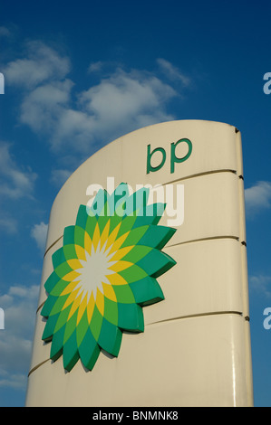 BP signe et log, Watford Gap services sur la M1, Northamptonshire, England, UK Banque D'Images