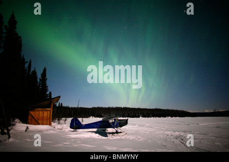 Northern Lights sur avion sur ski sur le poisson Lake, près de Talkeetna, Southcentral, AK Banque D'Images