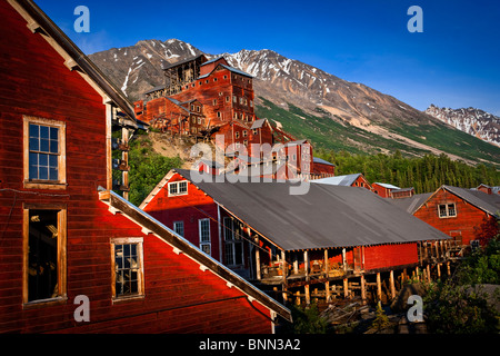 Voir l'historique de la Kennecott ville ouvrière au Bonanza Ridge dans l'arrière-plan, Wrangell St Elias National Park & Preserve, Alaska Banque D'Images