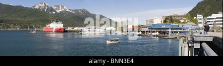 La U.S. Coast Guard Cutter, Healy, docks, au centre-ville de Juneau, Alaska Banque D'Images