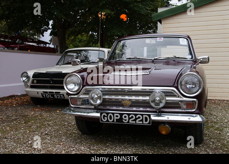 Deux Cortina Mk1s garé Banque D'Images