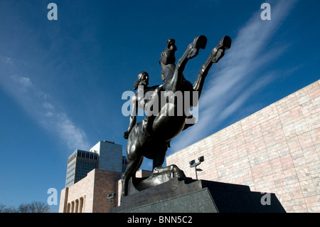 Joslyn Art Museum sculpture cheval equestrian art architecture bâtiment extérieur Omaha Nebraska USA Amérique du Nord Banque D'Images