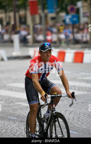 Thor Hushovd rides un tour du Champs Elysées, au cours de la parade de l'équipe tour à la Tour de France 2010 à Paris Banque D'Images