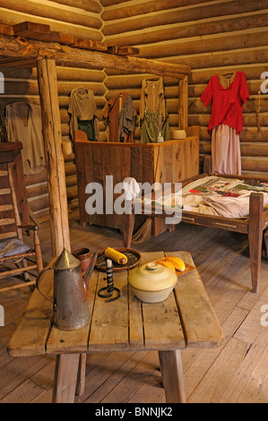 Parc d'état de Fort Boonesborough Boonesboroughugh Kentucky USA Amérique États-Unis d'Amérique log house interior Banque D'Images