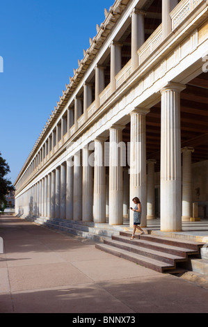 La Stoa d'Attalos dans l'agora athénienne. Vue depuis le sud-ouest. Banque D'Images