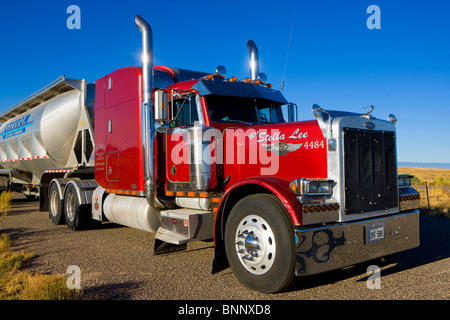 Truck USA Nord Glen Ellis Falls United States véhicule camion bateau moyens de transport d'énergie de la force de la rue de la circulation Banque D'Images